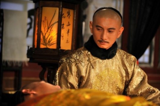 曾穷到摆地摊15岁却红遍全国,曾经年入百万如今沦落街头摆地摊