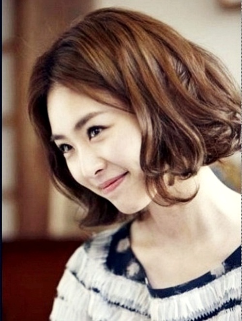 圆脸适合的短发造型,2017圆脸流行发型短发