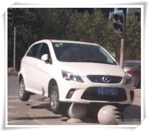 足球比赛假装踢球吓人,足球史上10大假摔