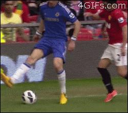 足球比赛假装踢球吓人,足球史上10大假摔