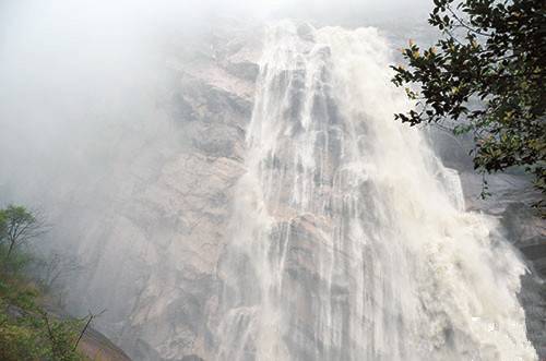 太壮观！清远这个群山萦绕的天湖惊现百米大瀑布，你竟然不知道？