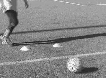 足球技巧传球教学,足球2人配合传接球讲解