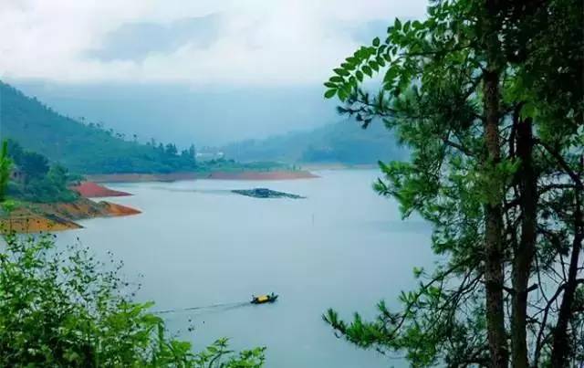 太壮观！清远这个群山萦绕的天湖惊现百米大瀑布，你竟然不知道？
