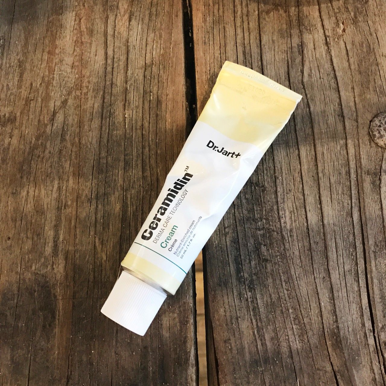 皮肤干到炸皮,皮肤干到爆皮用什么护肤乳