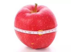 农村人卖水果赚1000元钱,大学生摆地摊卖水果赚8万