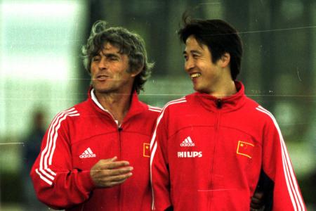 他是钻了5年监狱中年胖大叔，当年却3个进球将国足送进世界杯！