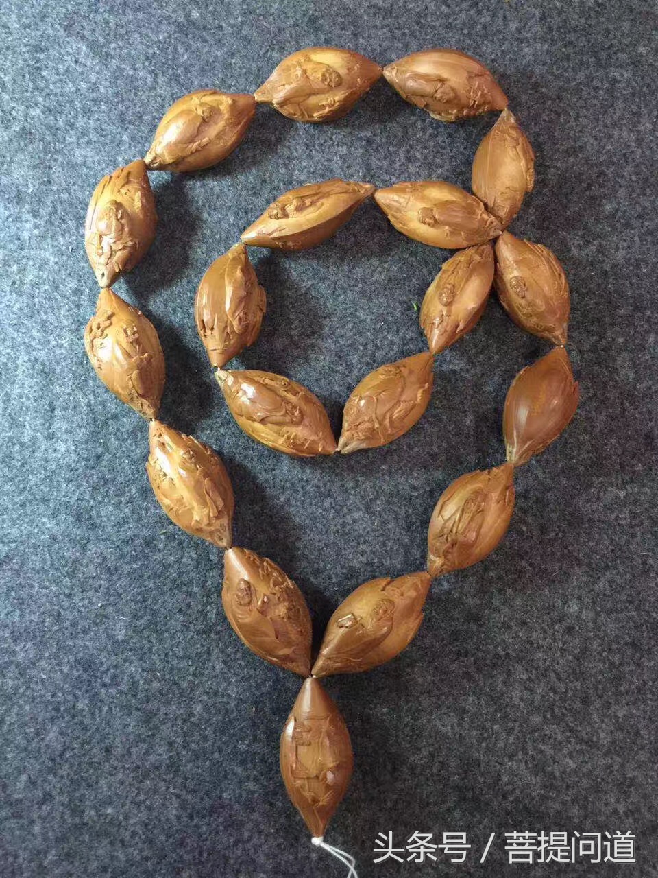 三藏橄榄核雕价位及图片,核雕三藏大师本人照片大全