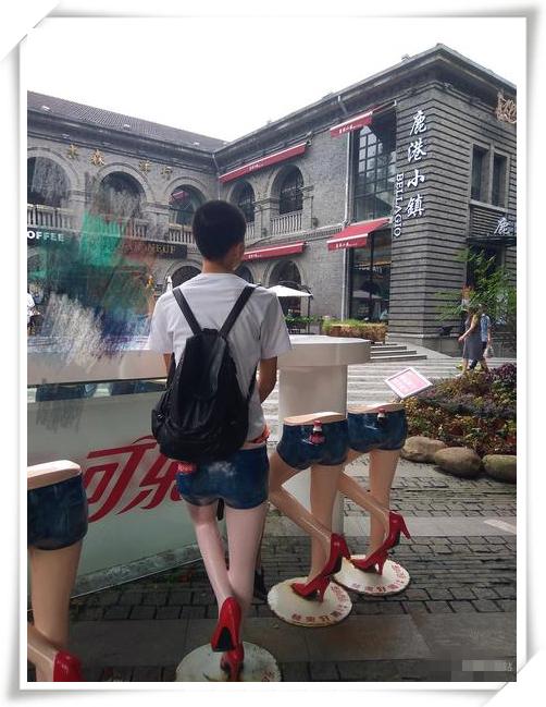 足球比赛假装踢球吓人,足球史上10大假摔