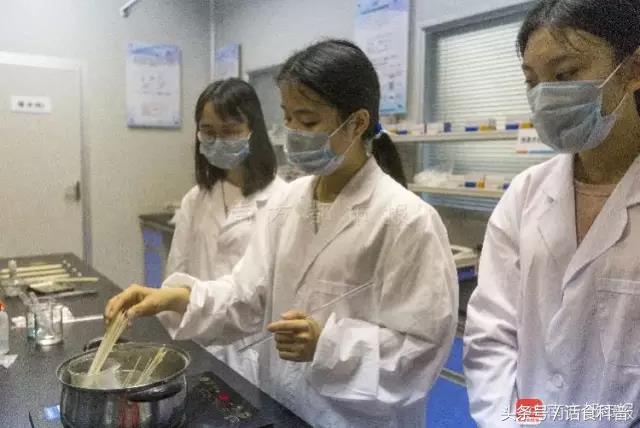 橡胶面条鉴别方法,橡胶面条是正品吗