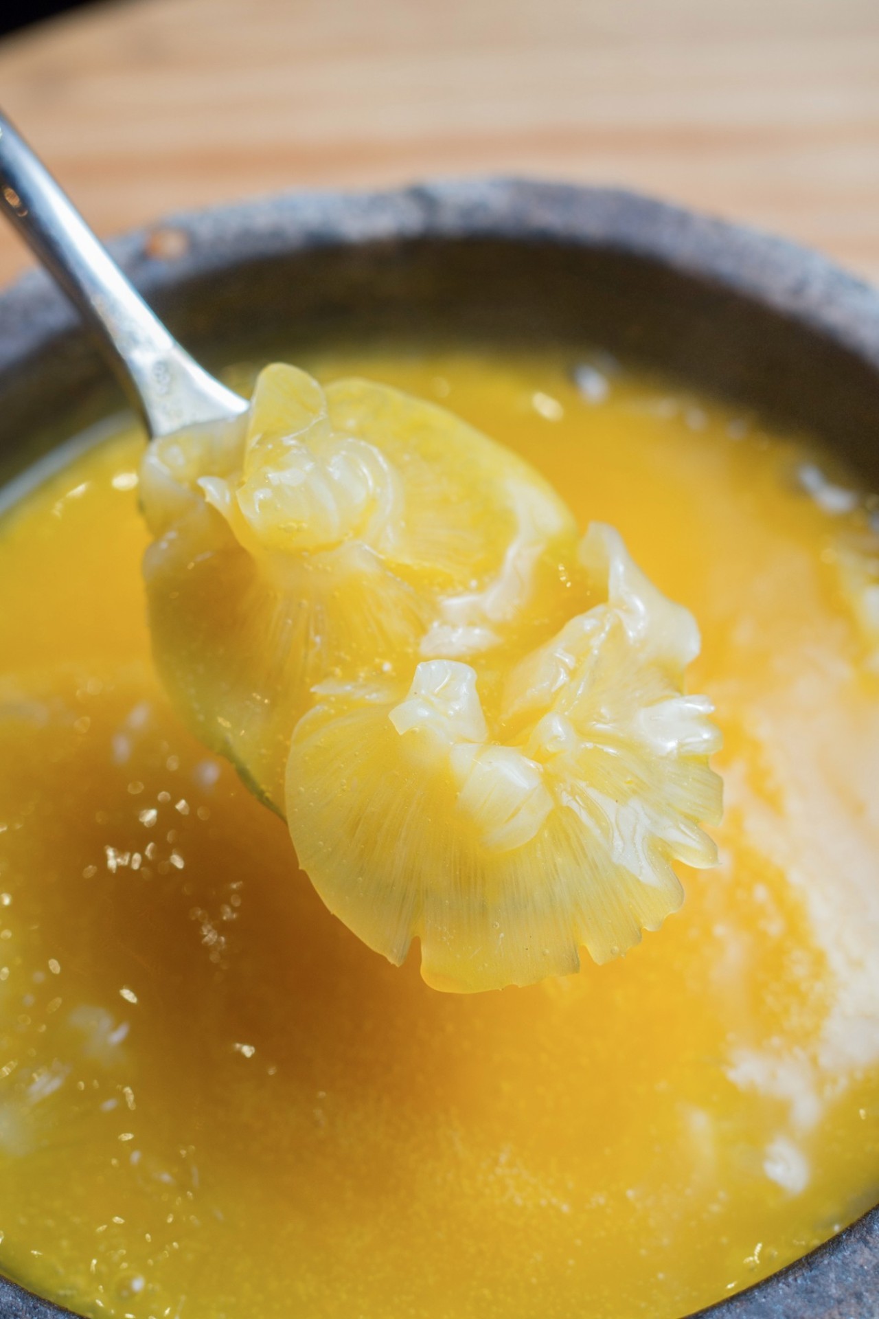 「鱼翅捞饭」震撼出席！一顿胜过十针玻尿酸，不到¥50就能吃？