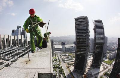 高楼外墙渗水有什么好的办法解决,高楼外墙渗水室内能解决吗