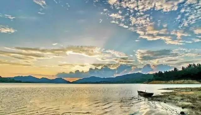 太壮观！清远这个群山萦绕的天湖惊现百米大瀑布，你竟然不知道？