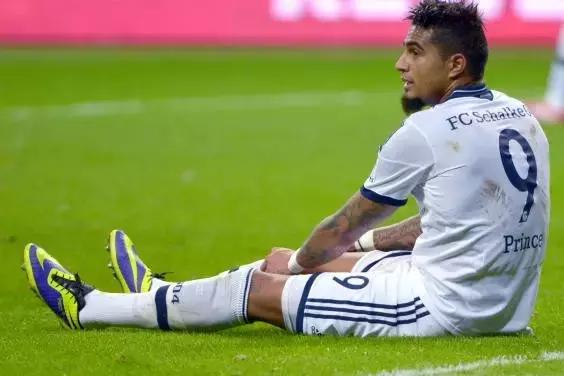 儿童踢球如何保护膝盖,想踢球先做人