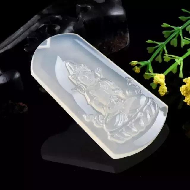 黄龙玉手镯费料，导致黄龙玉手镯价格高？