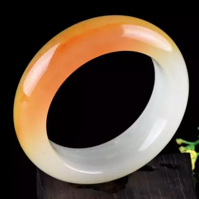 黄龙玉手镯费料，导致黄龙玉手镯价格高？