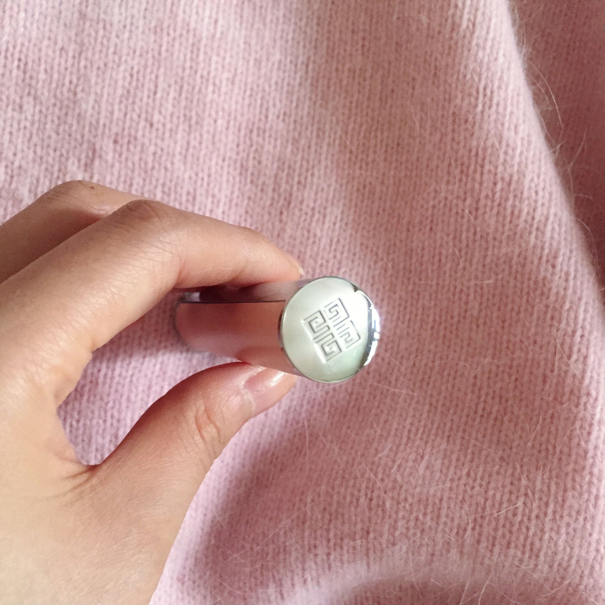 纪梵希小羊皮口红试色大全集,纪梵希粉色小羊皮304唇膏