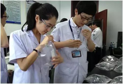 遛狗一年赚200万,帮别人遛狗的一个月可以赚多少