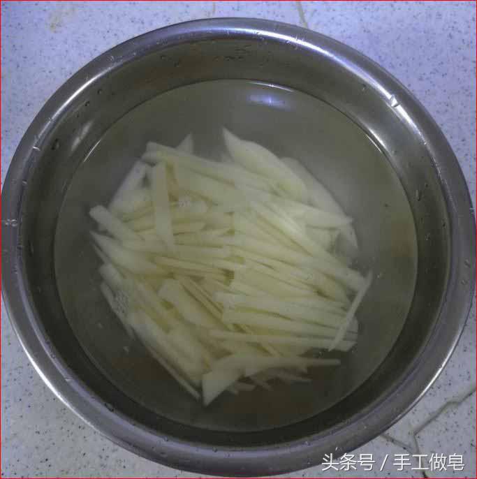 简单土豆手工皂制作,土豆皂的制作过程