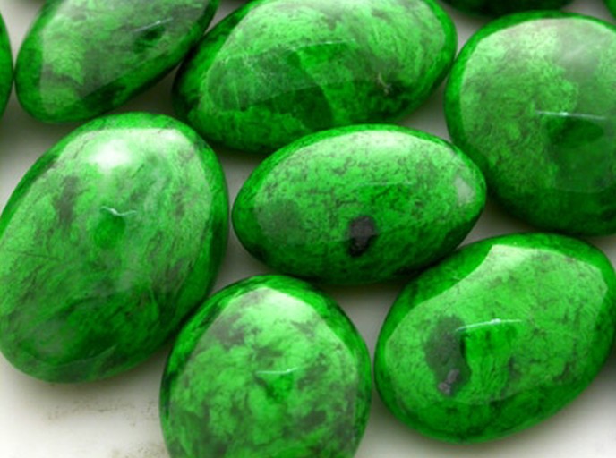 有些人为了这些与翡翠相似的玉石而倾家荡产！