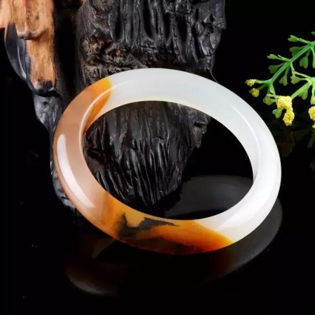 黄龙玉手镯费料，导致黄龙玉手镯价格高？