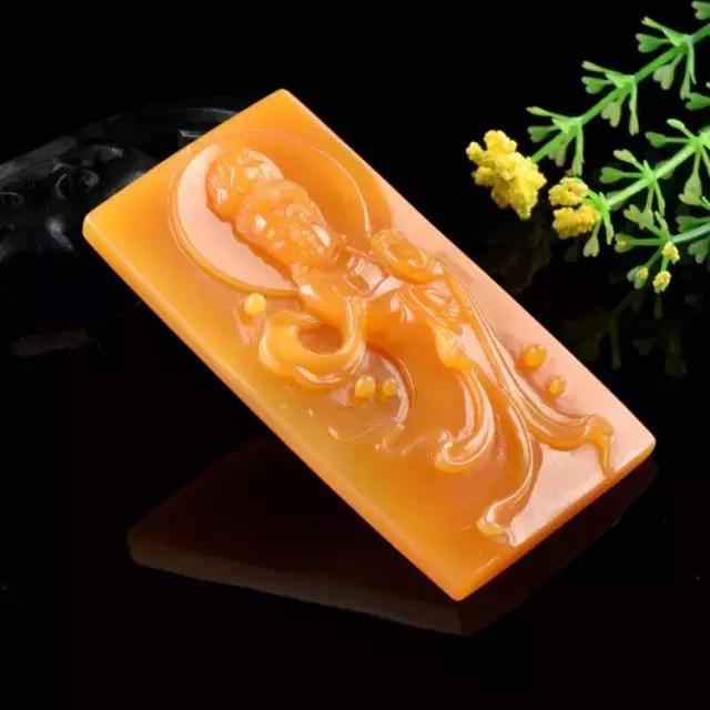 黄龙玉手镯费料，导致黄龙玉手镯价格高？