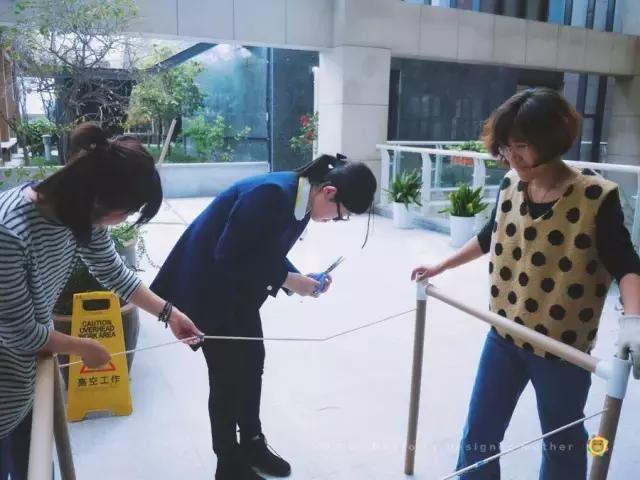 小朋友搭建小屋视频,户外小屋搭建