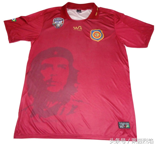 世界唯一把五星红旗做成球衣的足球队老板这样的球队请来一打