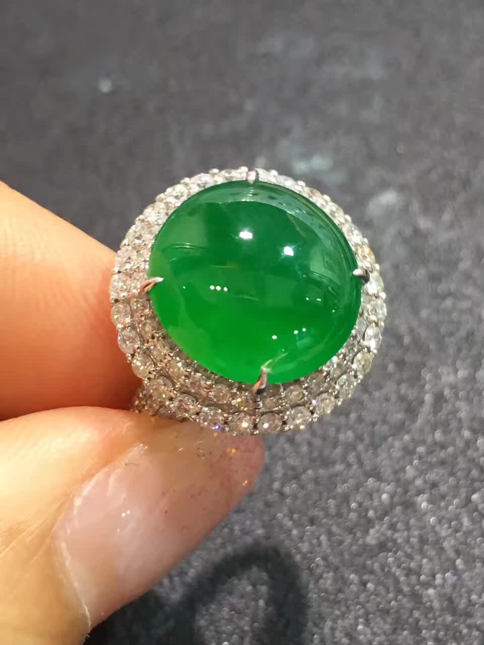 有些人为了这些与翡翠相似的玉石而倾家荡产！