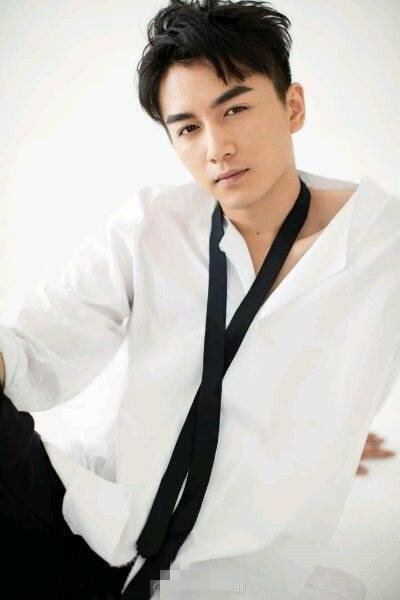 鹿晗眉毛上的痣是富贵痣吗,鹿晗眉毛上的富贵痣