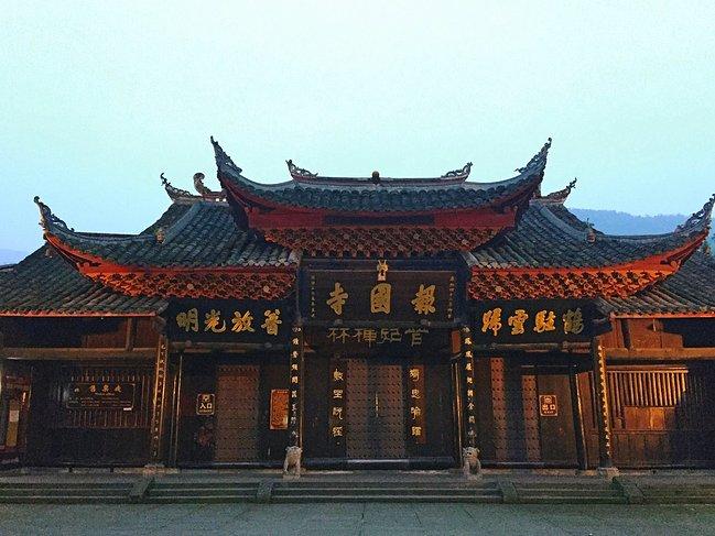 峨眉山吃住行,峨眉山吃住最佳攻略