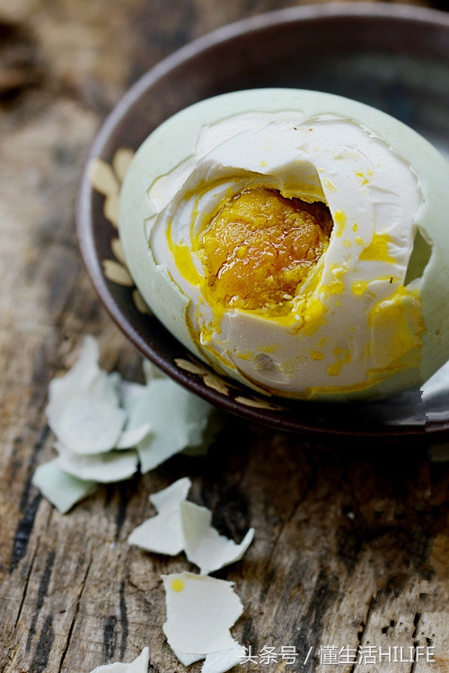 咸鸭蛋怎么剥最简单,怎么挑咸鸭蛋方法图解大全