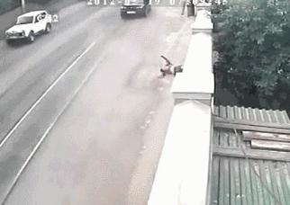 17岁女孩撞人身亡,妙龄少女被撞飞