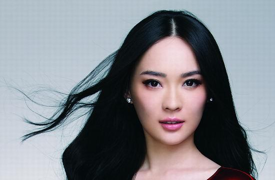 才貌俱佳，驯服夜店小王子，成就姐弟恋中一段佳话