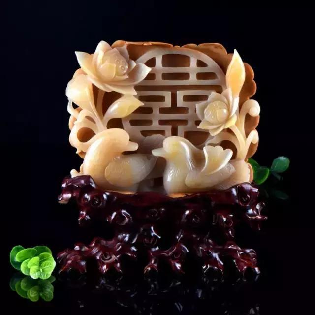 貔貅黄龙玉沙金佩戴有讲究,黄龙玉的貔貅戴着脖子上怎么戴