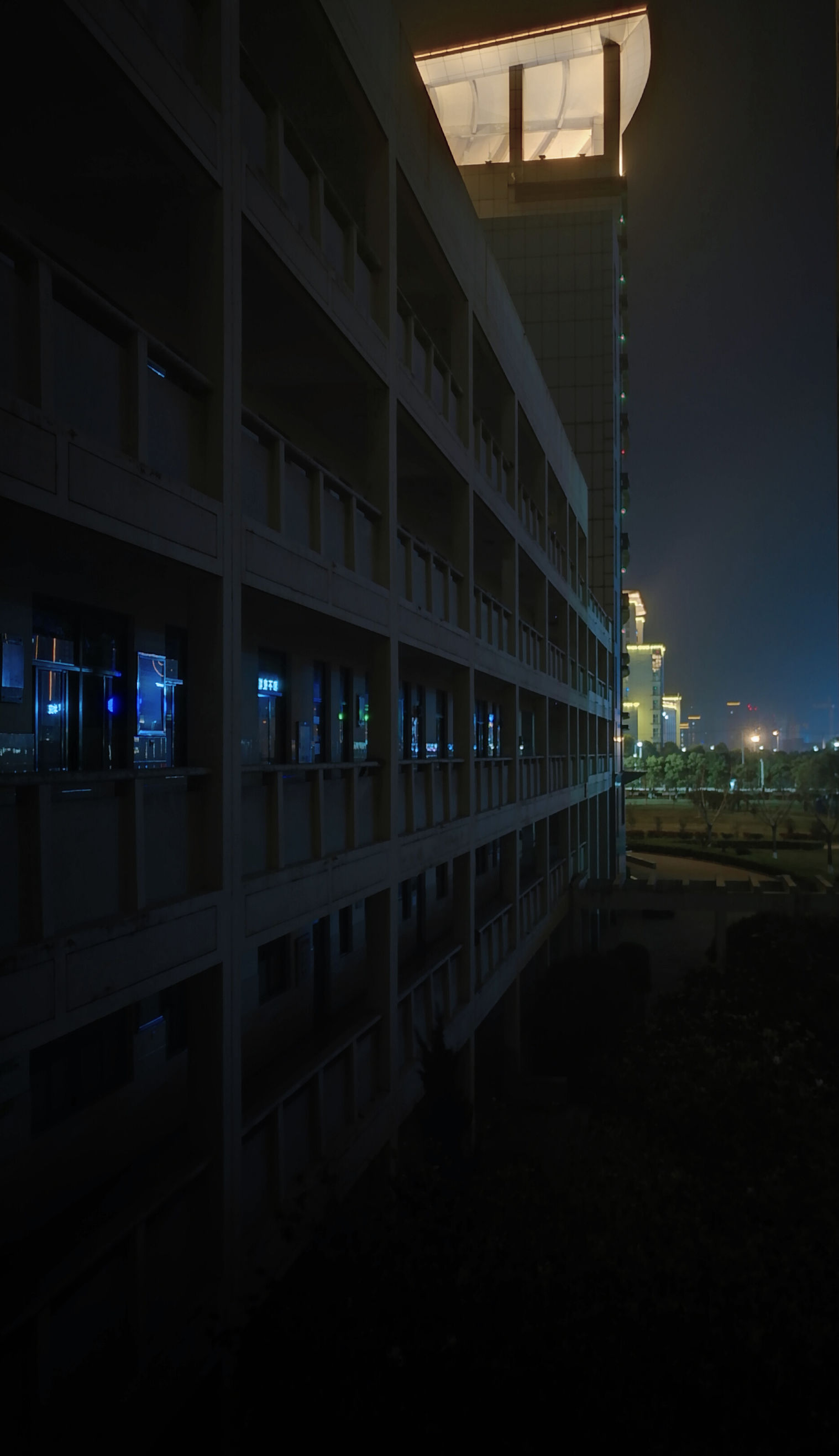 你一定要知道的夜景拍摄教程,怎样拍夜景才能人像清晰背景明亮