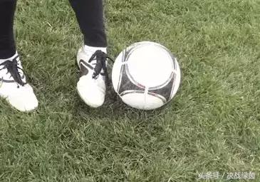 博格巴外脚背射门大全,足球技巧教程外脚背传球
