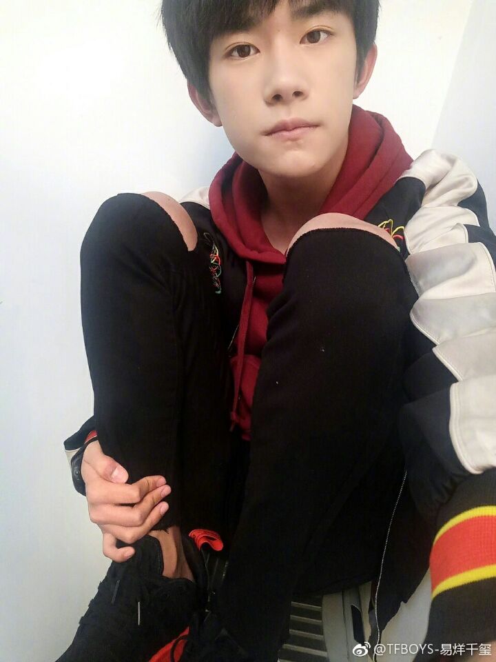 鹿晗眉毛上的痣是富贵痣吗,鹿晗眉毛上的富贵痣