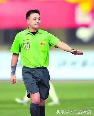 足球裁判手势动作示范图,足球裁判的12种手势