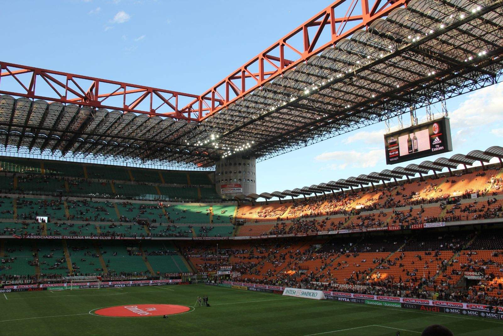 中国最先进的十大足球场,世界上最出名的十大足球场