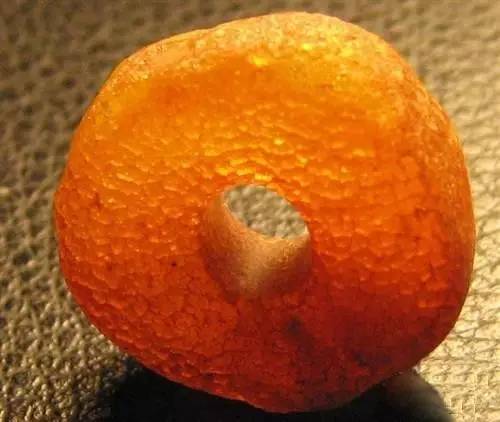 烤色蜜蜡和老蜜蜡的鉴别,老蜜蜡的鉴别方法和图片