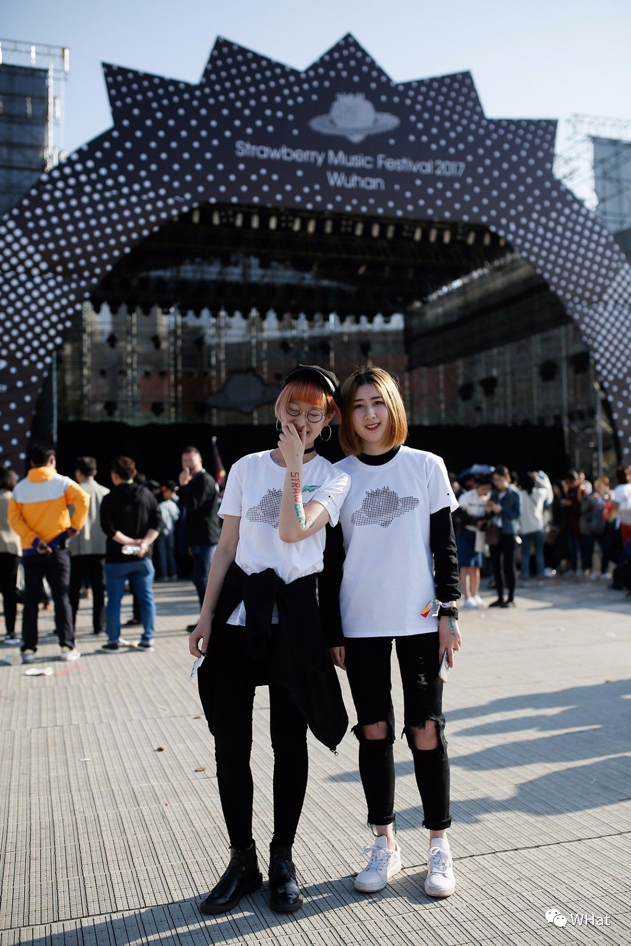 舔一口芝士草莓,舔一口草莓味奶油