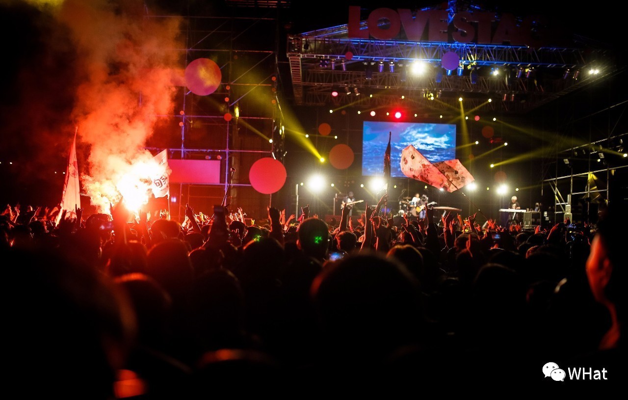 舔一口芝士草莓,舔一口草莓味奶油