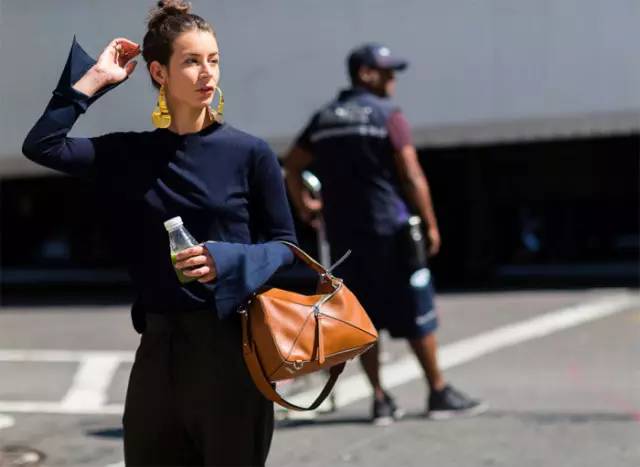 悦型格｜牙科医生转行成为时尚博主她的衣橱里有哪些高级的时髦？