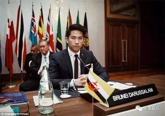 文莱王子宠老虎的画面好苏！各国高质量王子，哪个是你的菜？