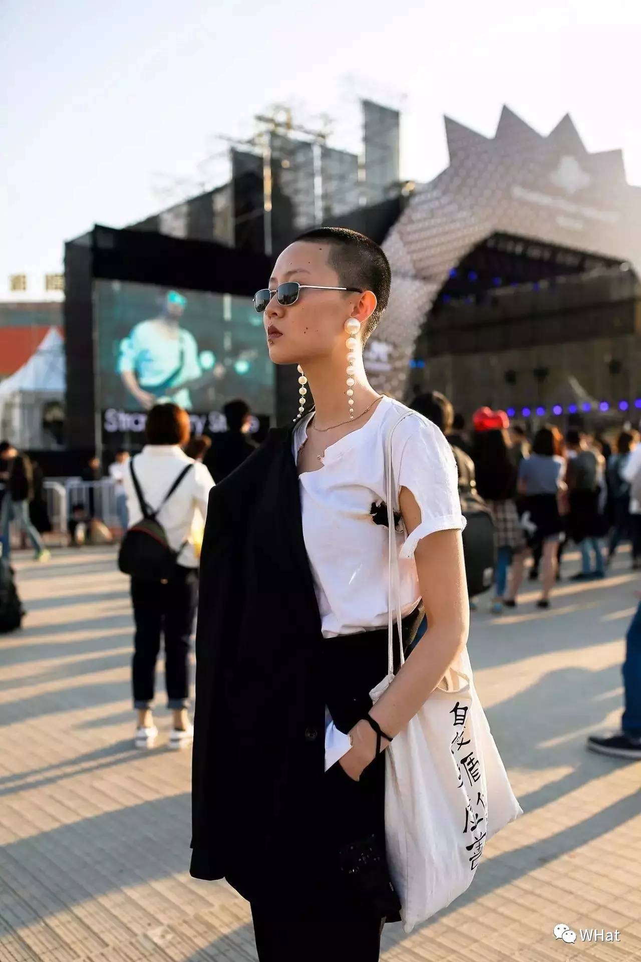 舔一口芝士草莓,舔一口草莓味奶油