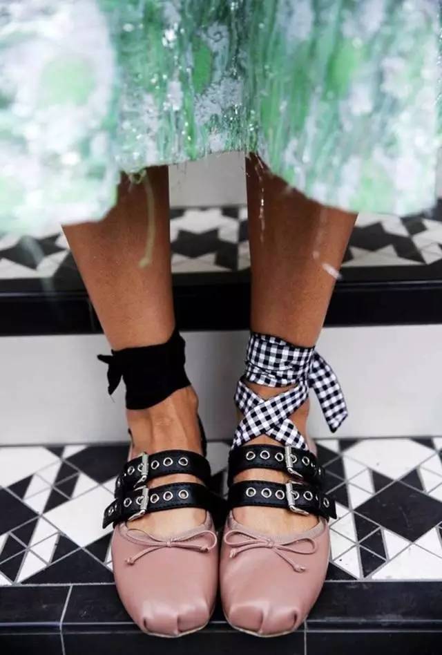 穿上合适的鞋子才会跑得更快,穿对鞋子每一步都是春光