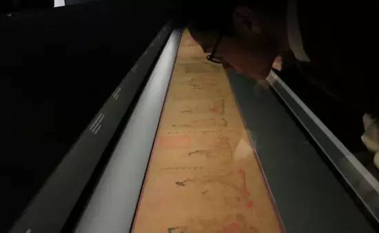 她，在大英博物馆修*物文**