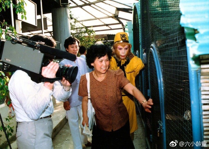 西游记三十年再聚首杨洁六小龄童,六小龄童缅怀杨洁宣传西游记