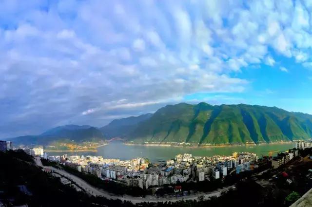 又一封辞职信火了！只因TA来了一趟巫山！