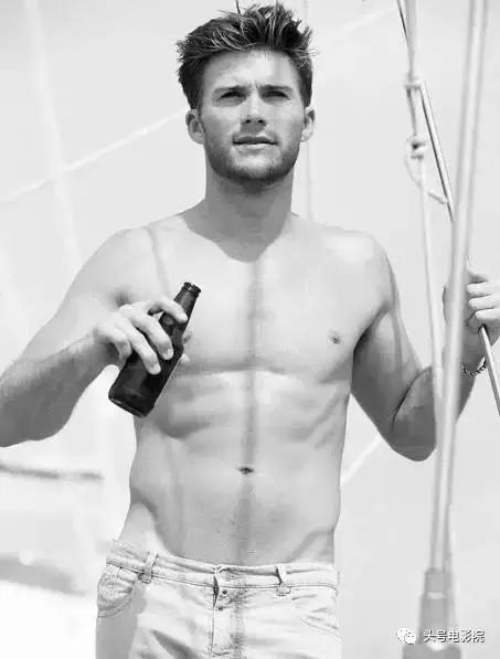 速度与豪情8出现的儿子是谁演的,速度与豪情8中红色老爷跑车